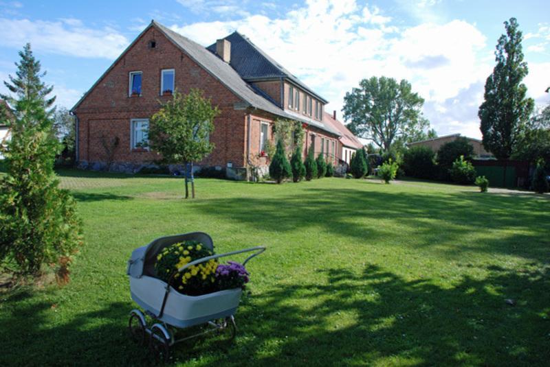 Ferienwohnungen Im Gutshaus Gnies Extérieur photo